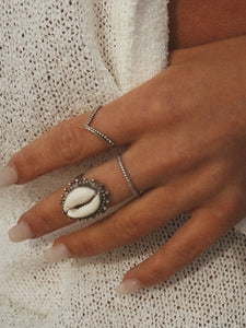 TRIANGLE RING